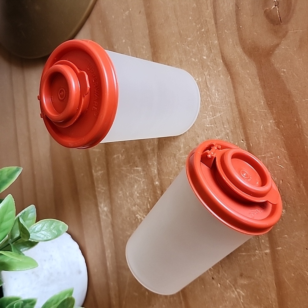 Tupperware Salt Pepper Shaker - Picture 2 of 7